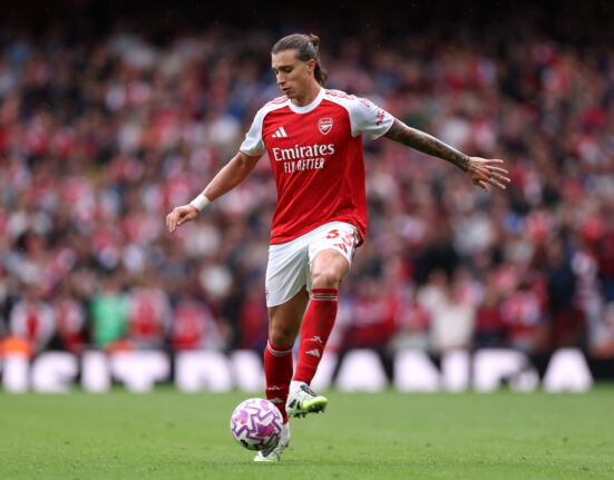 Trioja italiane në Premier League: Vicario shkëlqen në humbje, Calafiori rikthehet, Tonali në qendër të transferimeve